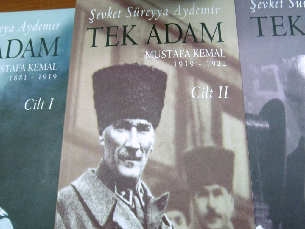 tek-adam-Mustafa-Kemal-Ataturk-kitap-4