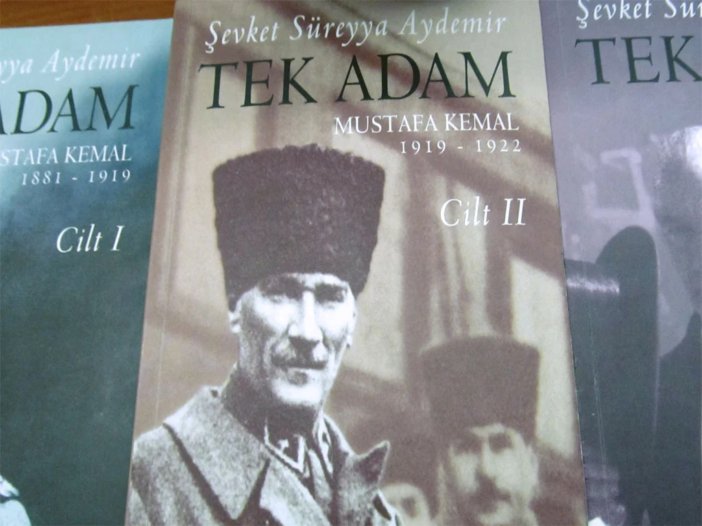 TEK ADAM - Mustafa Kemal Atatürk tek adam Mustafa Kemal Ataturk kitap 4 tek-adam-Mustafa-Kemal-Ataturk-kitap-4